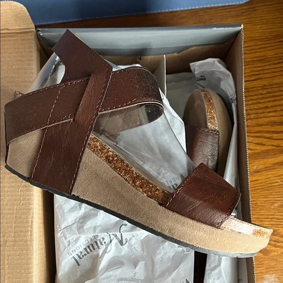Natural Reflections Women Brown and Bronze wedge sandals Size 8 - Picture 6 of 8